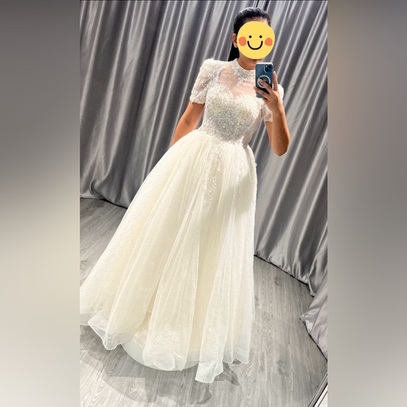 BRAND NEW WEDDING DRESS - Picture 1 of 4